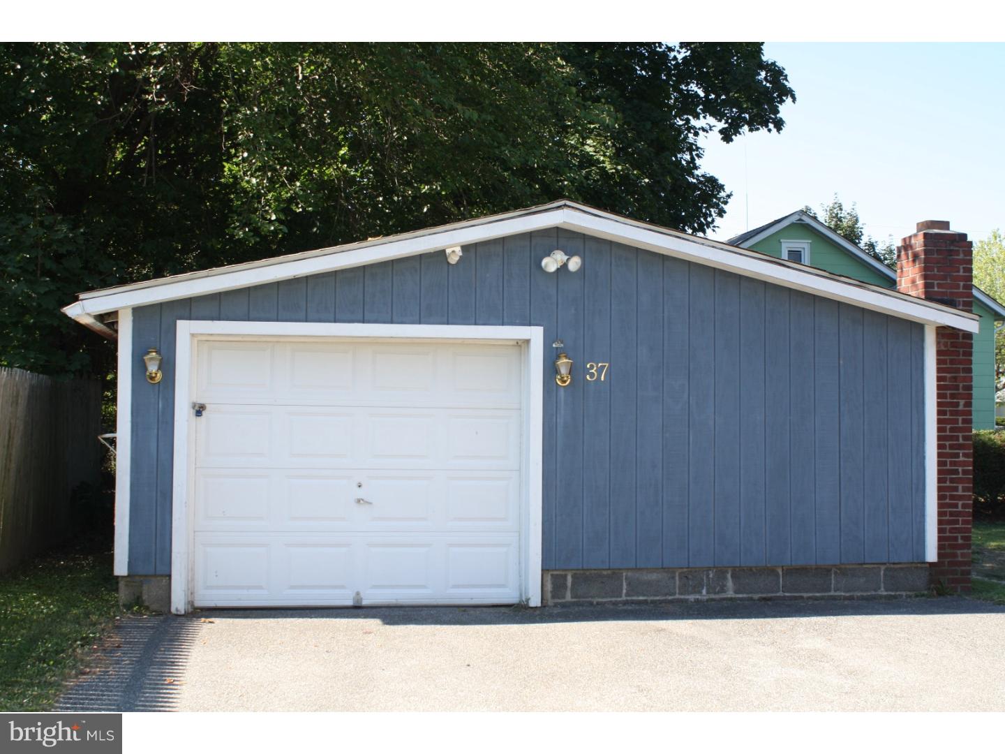 37 Georgia Road Pennsville, NJ 08070 - Photo 4 of 22 Garage