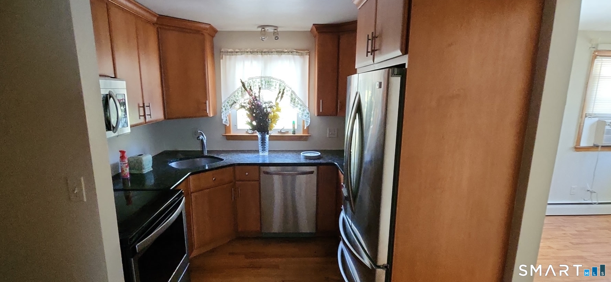 21 Brookview Avenue Wallingford, CT 06492 - Photo 3 of 39