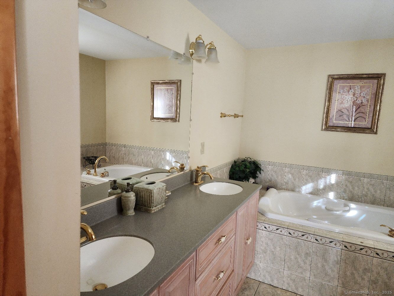21 Brookview Avenue Wallingford, CT 06492 - Photo 8 of 39