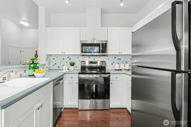 $525,000 | 23420 Southeast Black Nugget Road, Unit C303, Issaquah, WA 98029