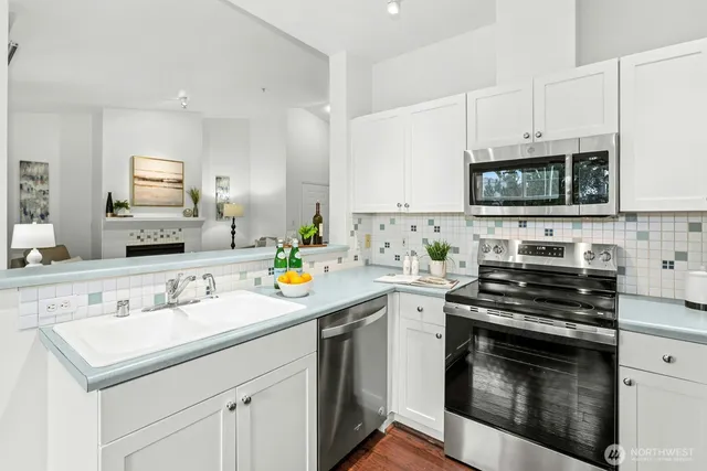 $525,000 | 23420 Southeast Black Nugget Road, Unit C303, Issaquah, WA 98029