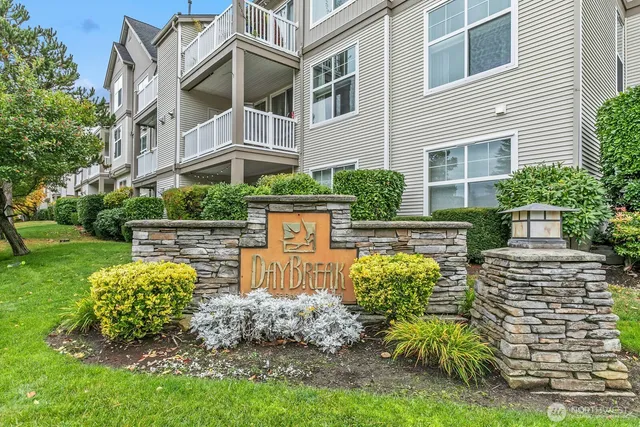 $525,000 | 23420 Southeast Black Nugget Road, Unit C303, Issaquah, WA 98029