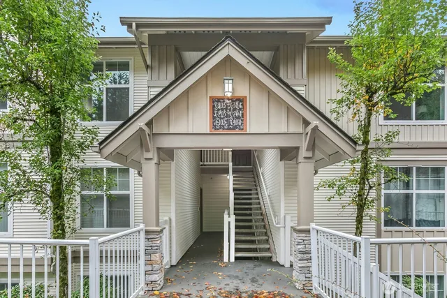 $525,000 | 23420 Southeast Black Nugget Road, Unit C303, Issaquah, WA 98029