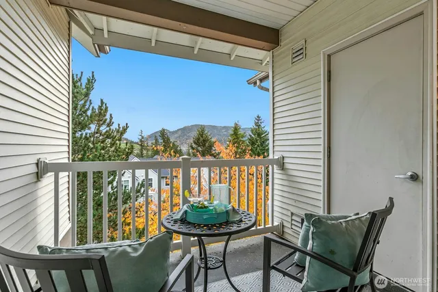 $525,000 | 23420 Southeast Black Nugget Road, Unit C303, Issaquah, WA 98029