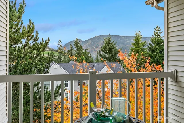 $525,000 | 23420 Southeast Black Nugget Road, Unit C303, Issaquah, WA 98029