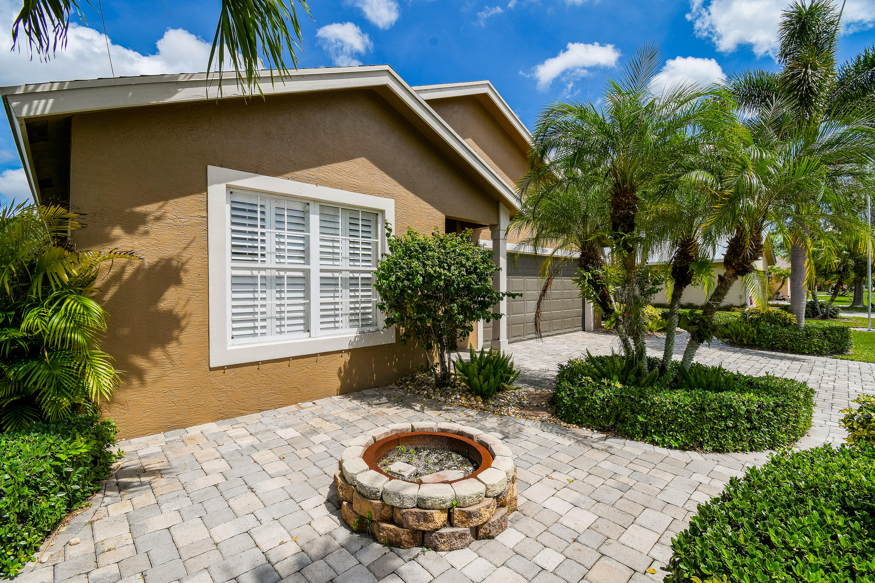Front Courtyard / Firepit