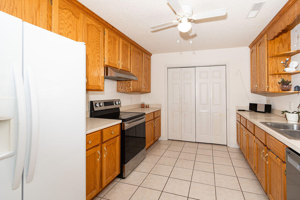 3301 Landmark Drive Sumter, SC 29154 - Photo 7 of 25 F42A3921-Edit
