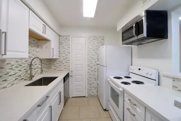 $1,500 | 5929 Queensloch Drive, Unit 132, Houston, TX 77096