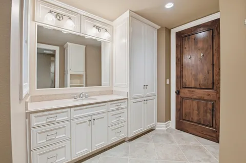 $2,690,000 | 1264 Mary Hill Circle, Hartland, WI 53029