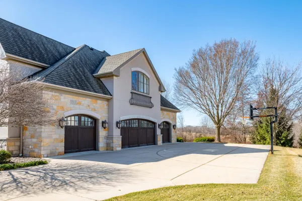 $2,690,000 | 1264 Mary Hill Circle, Hartland, WI 53029