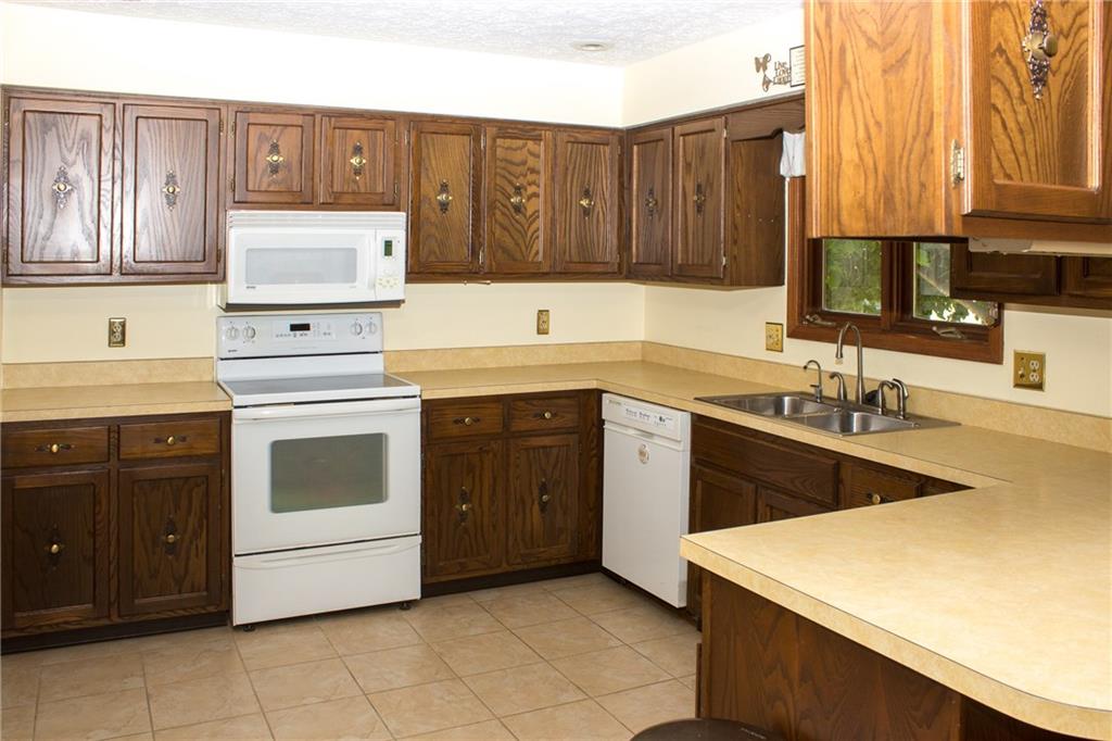 1068 Ridgeview Court Avon, IN 46123 - Photo 7 of 22