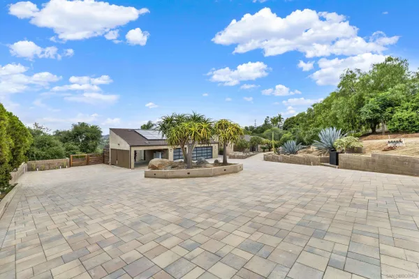 $2,599,000 | 16117 Martincoit Road, Poway, CA 92064