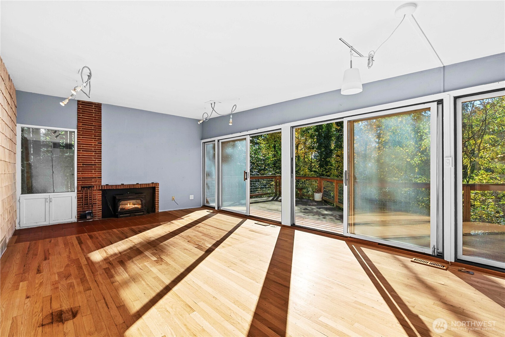 12117 Southeast 26th Street Bellevue, WA 98005 - Photo 11 of 38