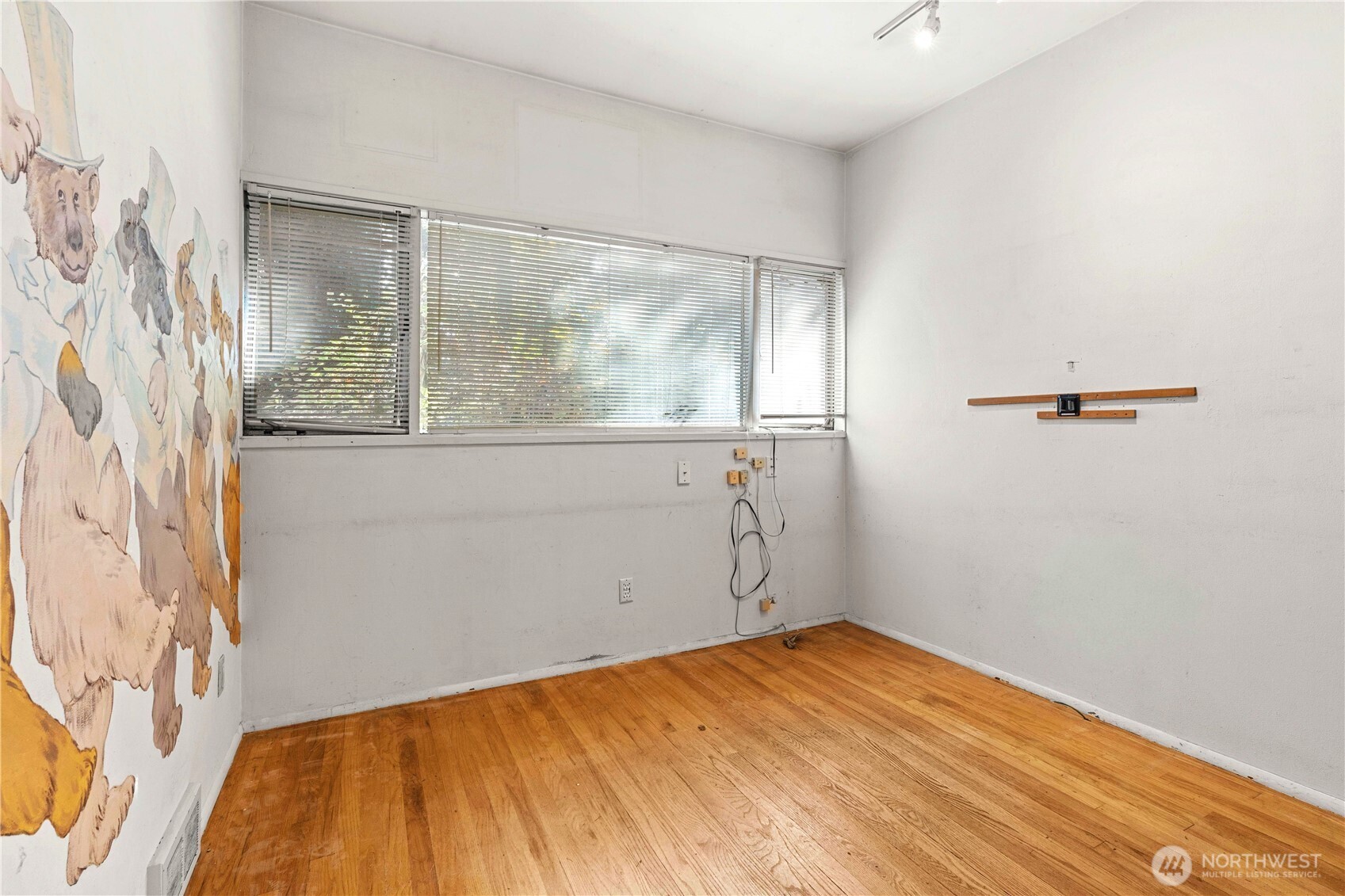 12117 Southeast 26th Street Bellevue, WA 98005 - Photo 18 of 38