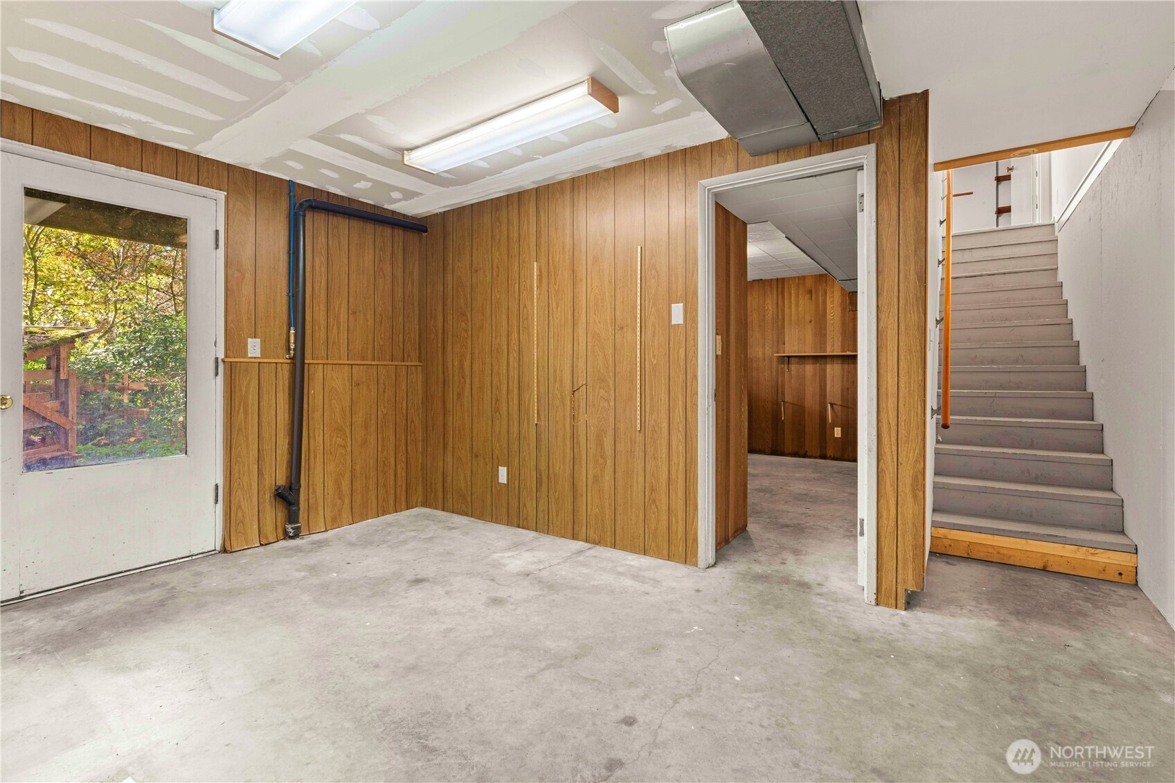 12117 Southeast 26th Street Bellevue, WA 98005 - Photo 19 of 38