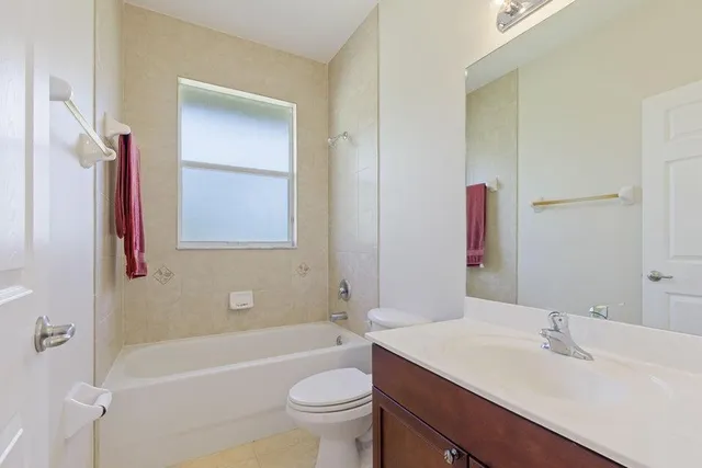 a view of empty room with window