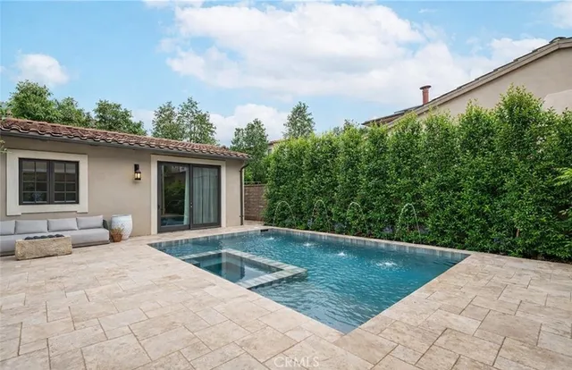 a view of a house with backyard and garden