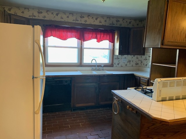 608 Dennis Street Rochelle, IL 61068 - Photo 7 of 15