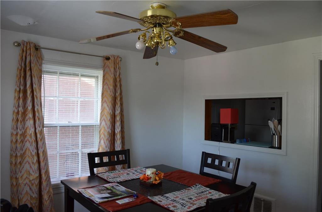 2118 Lindsay Road Pittsburgh, PA 15221 - Photo 5 of 15 Dining room