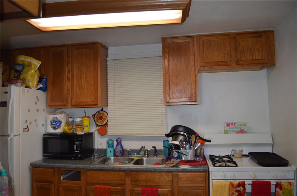 2118 Lindsay Road Pittsburgh, PA 15221 - Photo 6 of 15 Kitchen