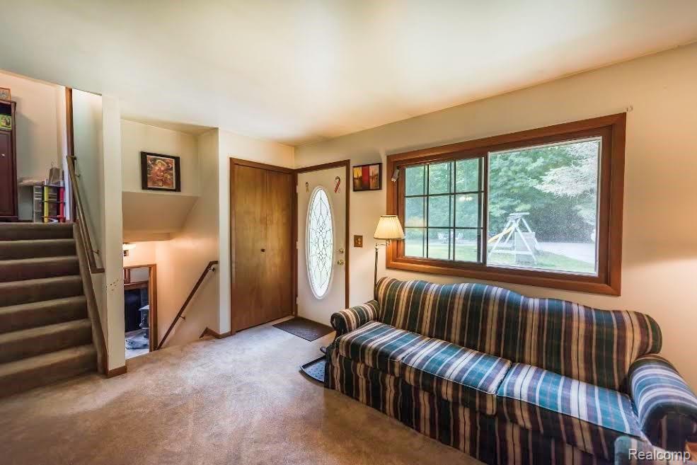 6520 Crofoot Road Howell, MI 48843 - Photo 8 of 37 livingroom 2.jpg