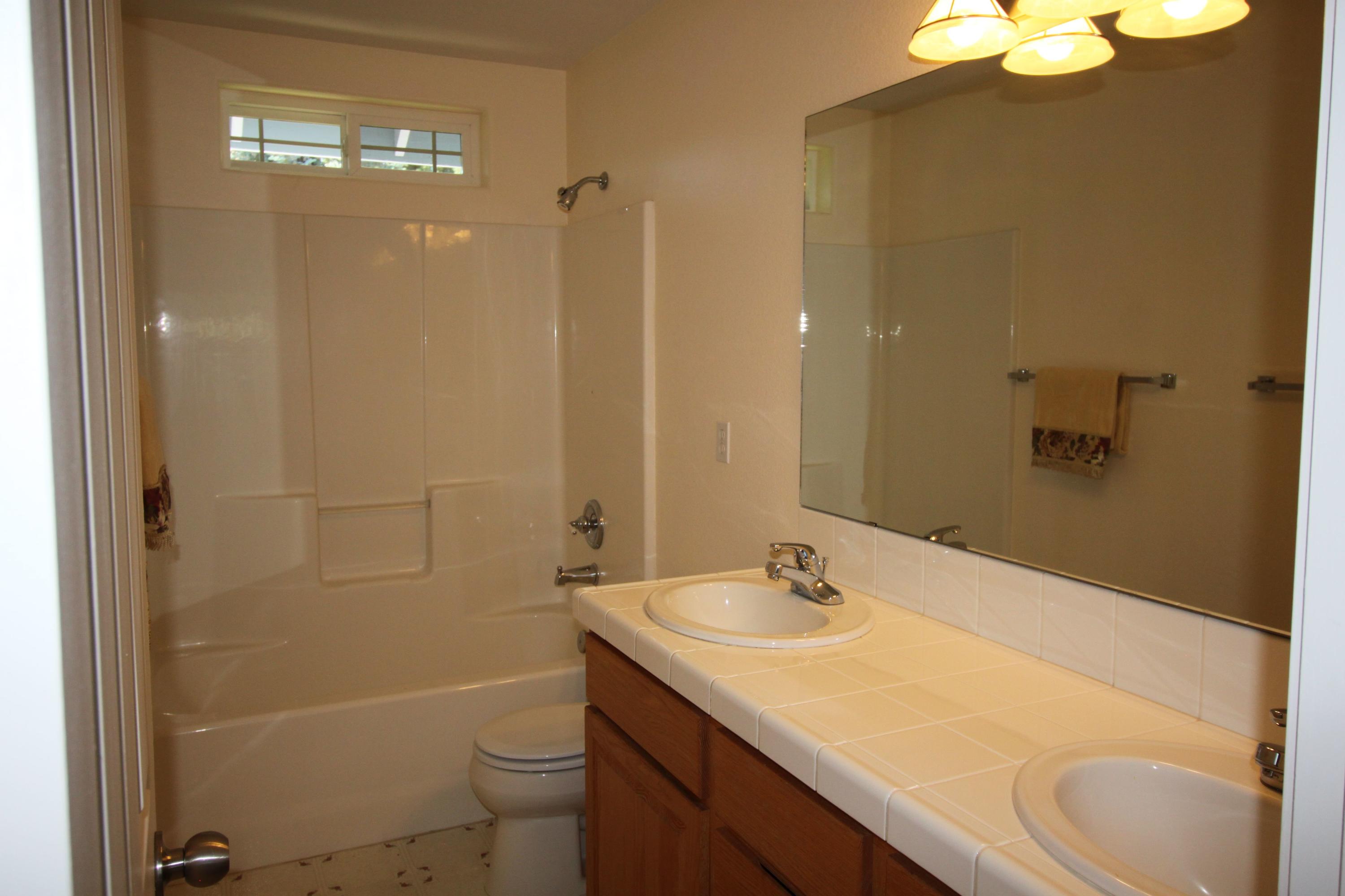 19846 Powers Road Bend, OR 97702 - Photo 19 of 20 Upstairs full bath