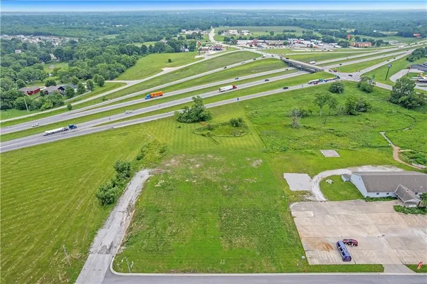 $550,000 | 600 Schug Avenue, Peculiar, MO 64078