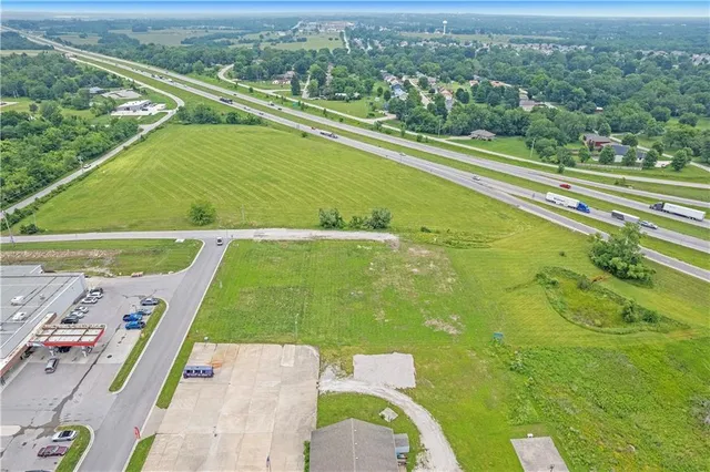 $550,000 | 600 Schug Avenue, Peculiar, MO 64078