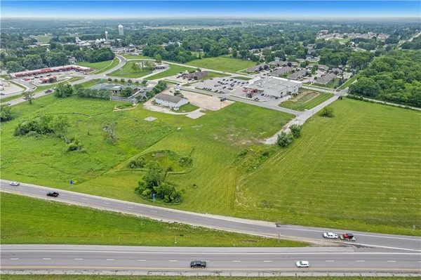 $550,000 | 600 Schug Avenue, Peculiar, MO 64078