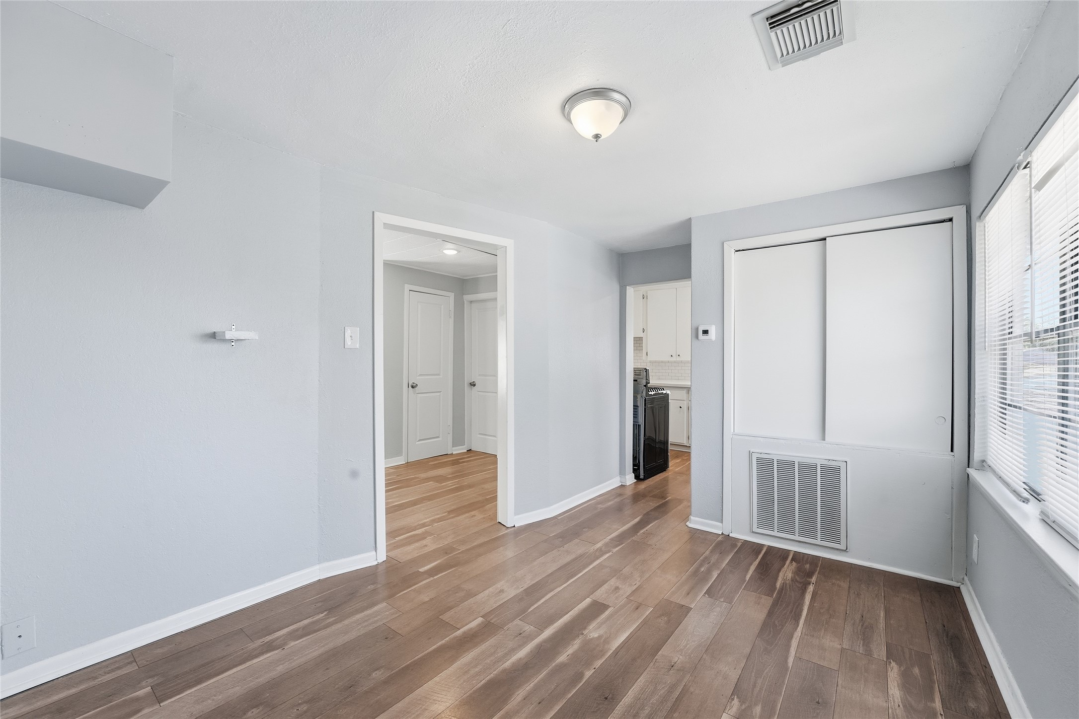 6526 Linden Street Houston, TX 77087 - Photo 5 of 26 Back Apartment- Dining Area 2nd Floor