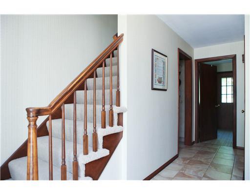 118 Ridgeview Drive Venetia, PA 15367 - Photo 2 of 15 Entry/Foyer. Center hall entry that leads to the livingroom on the right....dining room to the left....laundry to the rear and the kitchen to the left rear of the hall.