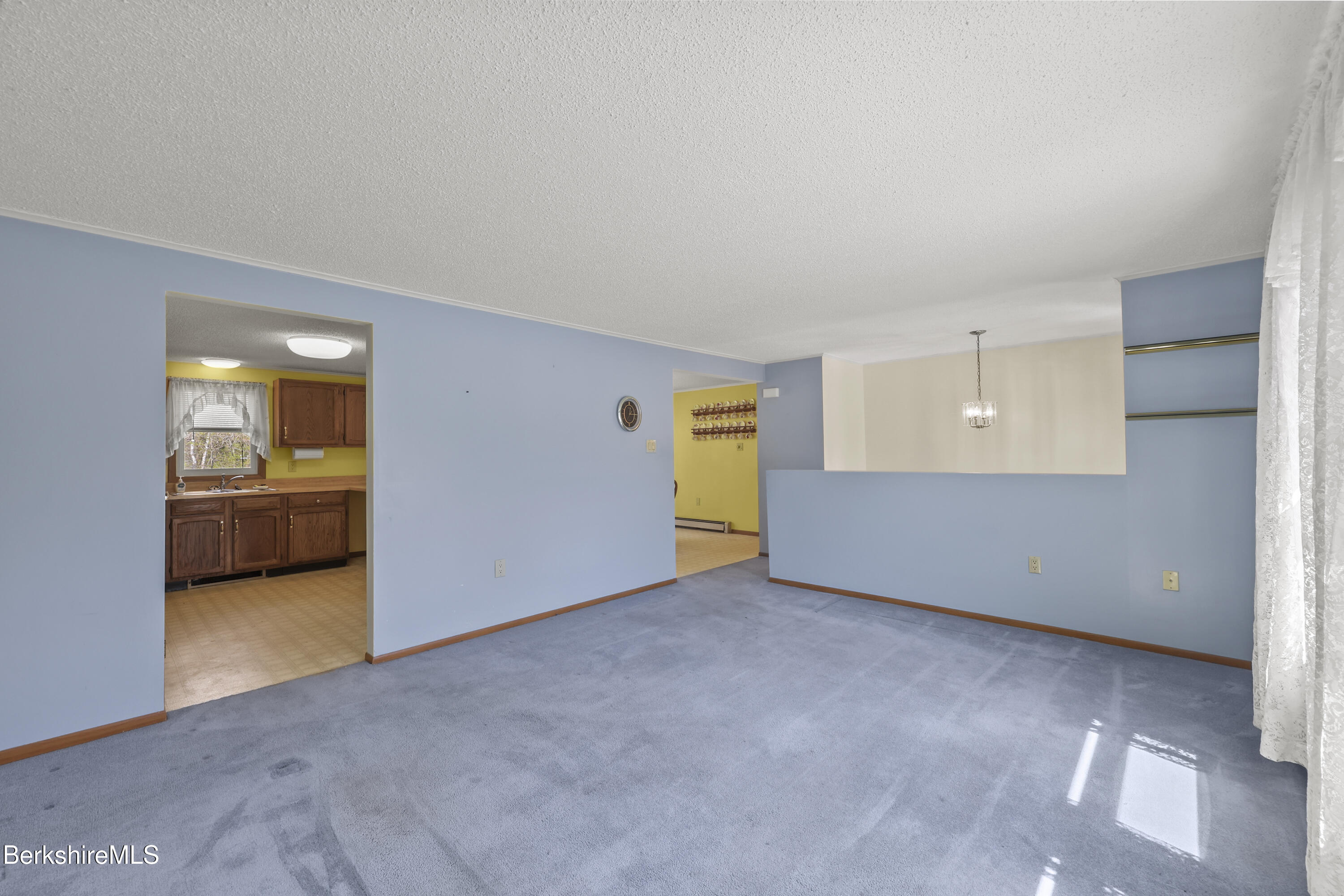 9 Donovan Street Pittsfield, MA 01201 - Photo 12 of 29 Living Room