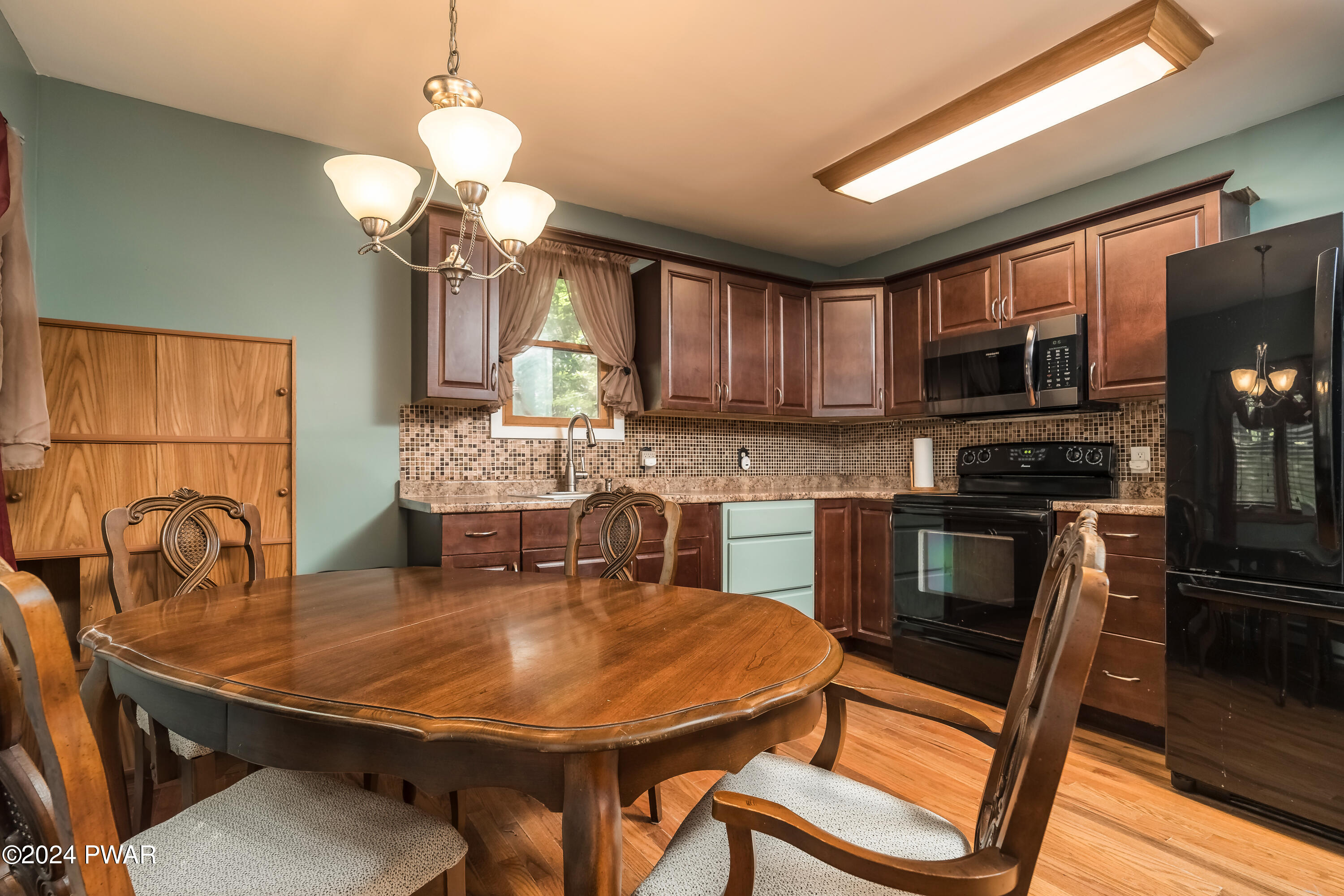 99 Bruin Road Lake Ariel, PA 18436 - Photo 6 of 31 99Bruin_KitchenLiving_17