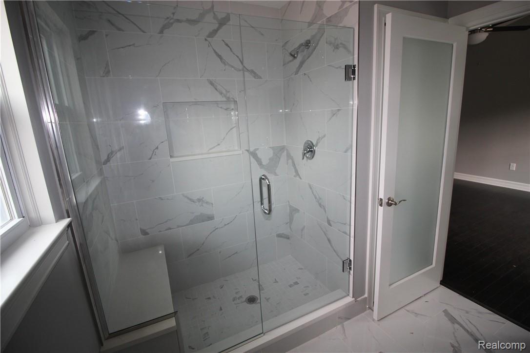 18363 Farmington Road Livonia, MI 48152 - Photo 10 of 16 IMG_7838.JPG