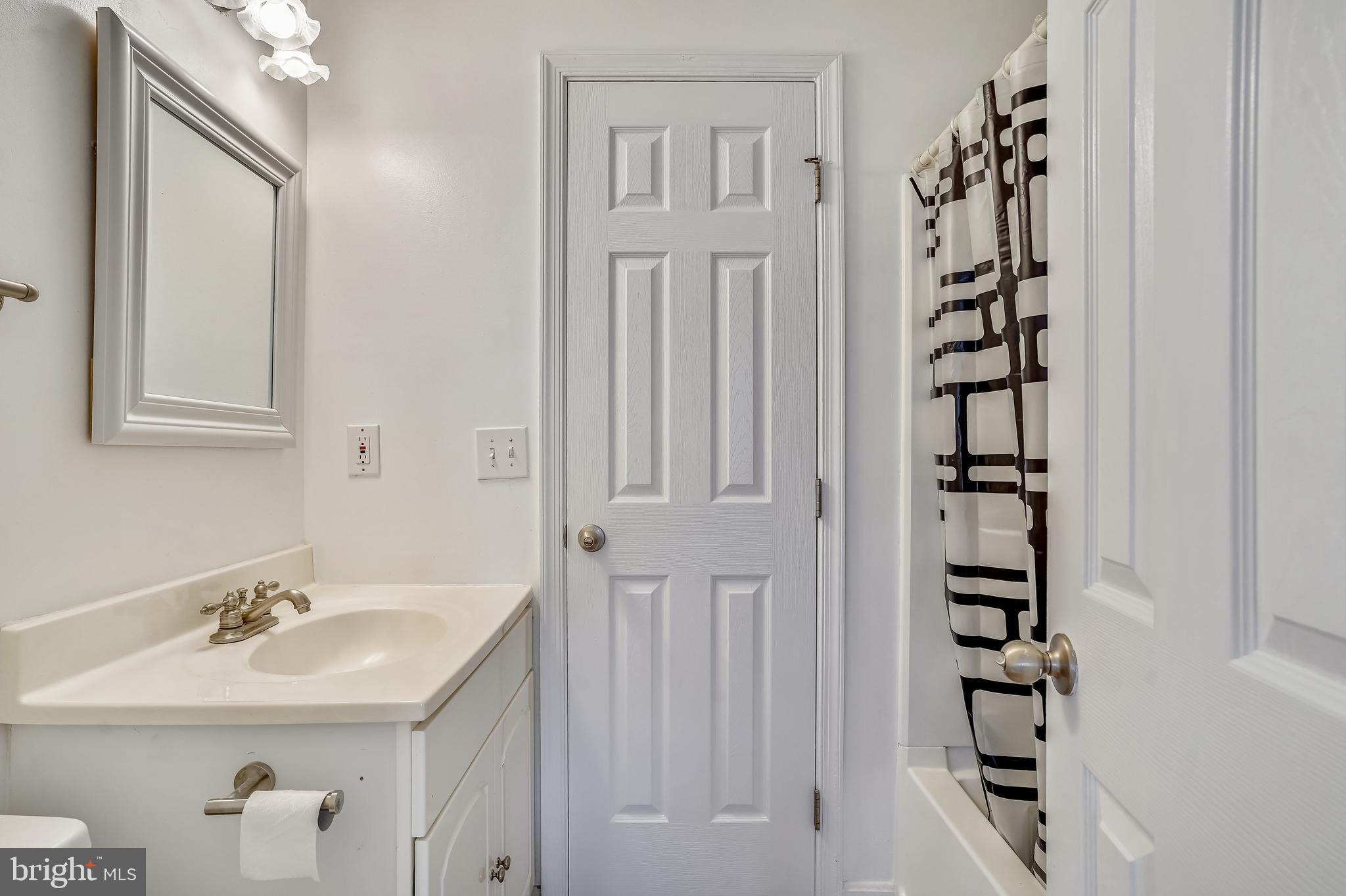 14801 Rydell Road, Unit 104 Centreville, VA 20121 - Photo 17 of 40 Gallery Image 17