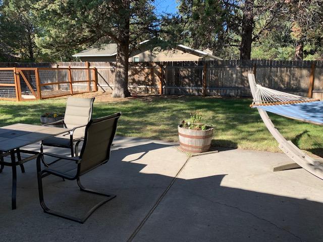 20380 Rae Road Bend, OR 97702 - Photo 24 of 28 Rae 26
