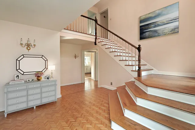 $649,900 | 3815 Bordeaux Drive, Northbrook, IL 60062