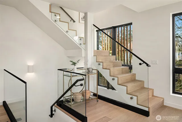 $1,899,000 | 413 99th Avenue Northeast, Bellevue, WA 98004