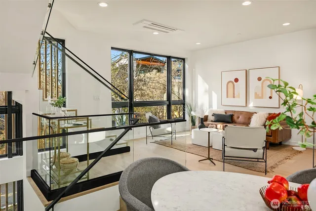 $1,899,000 | 413 99th Avenue Northeast, Bellevue, WA 98004