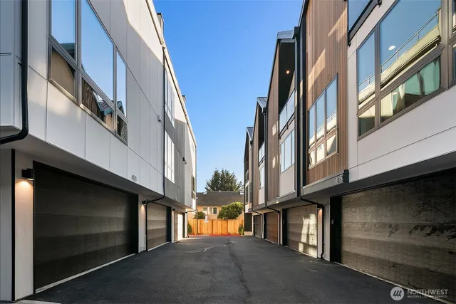 $1,899,000 | 413 99th Avenue Northeast, Bellevue, WA 98004