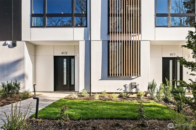 $1,899,000 | 413 99th Avenue Northeast, Bellevue, WA 98004