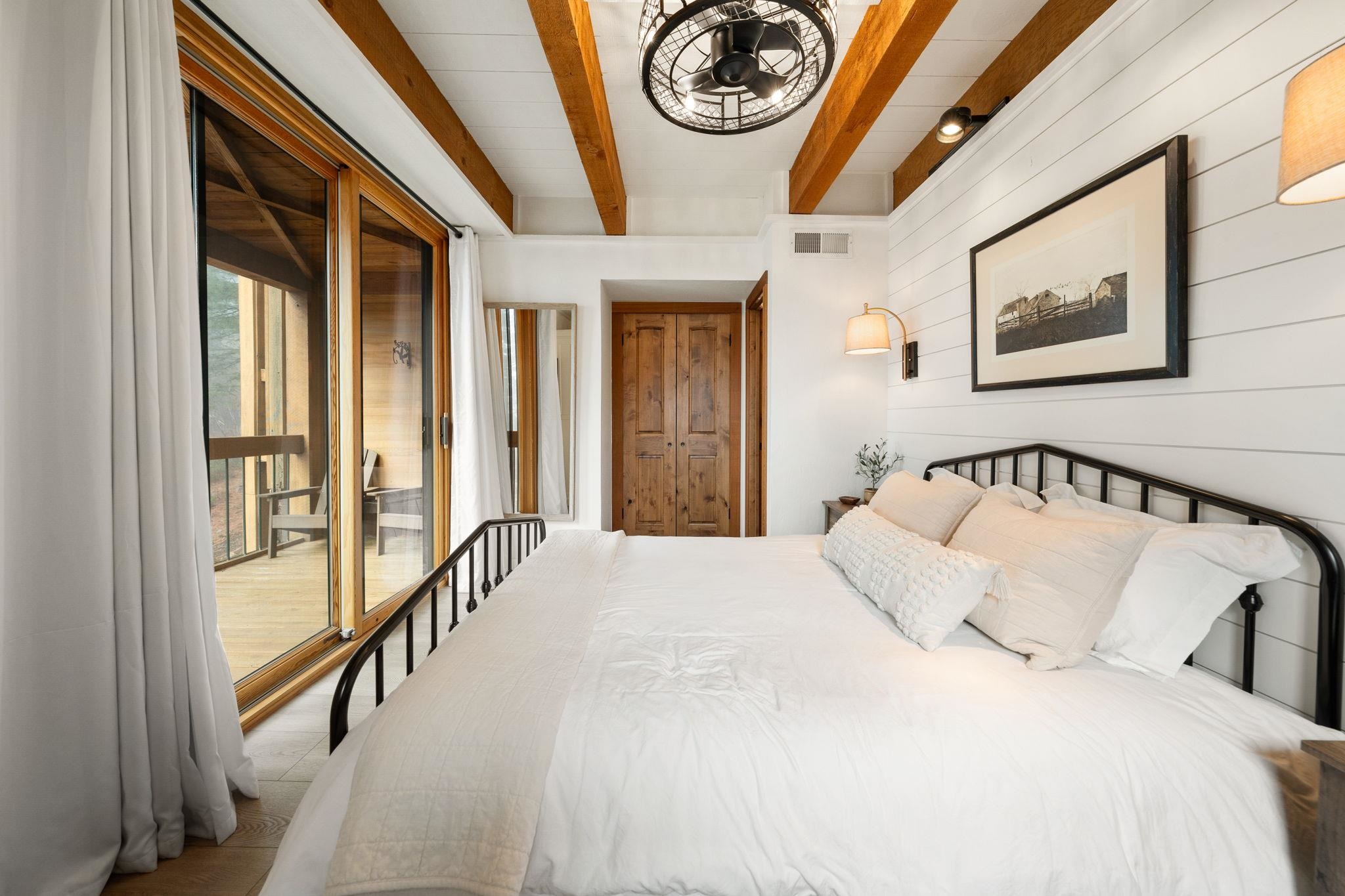 5085 Gold Bend Truckee, CA 96161 - Photo 4 of 22 a bedroom with a bed next to a window