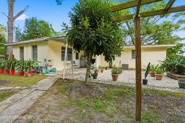 a view of a backyard with a garden and plants