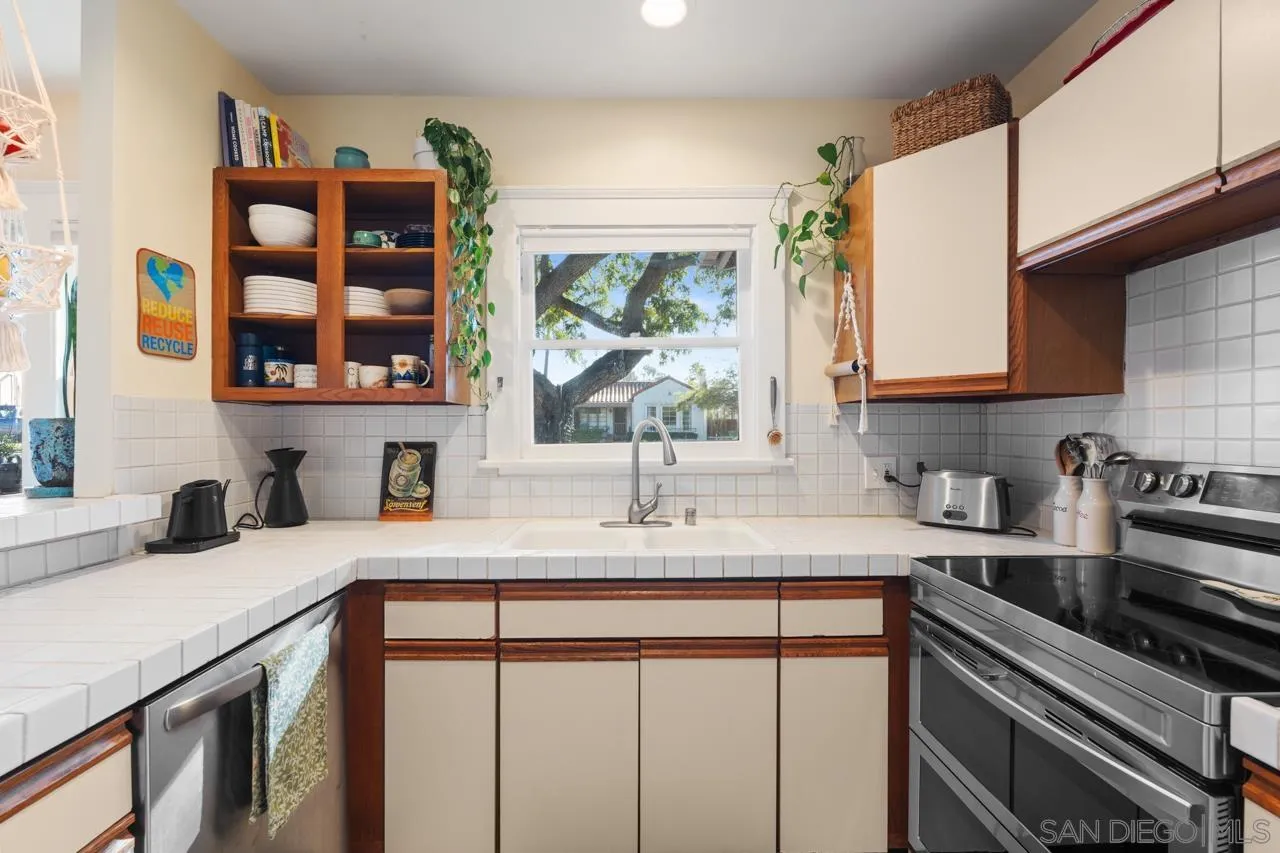 1042 Lincoln Avenue San Diego, CA 92103 - Photo 8 of 46