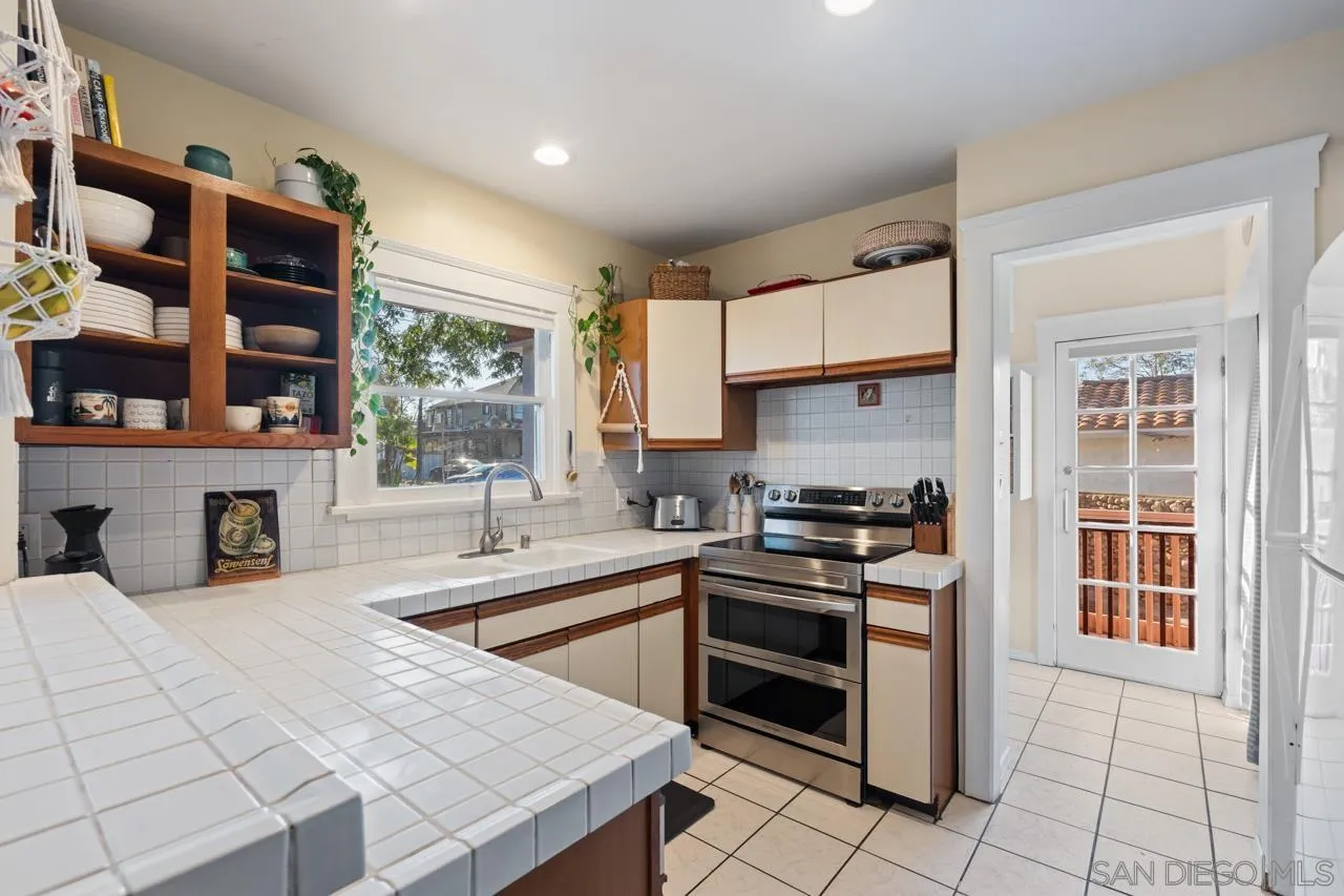 1042 Lincoln Avenue San Diego, CA 92103 - Photo 9 of 46