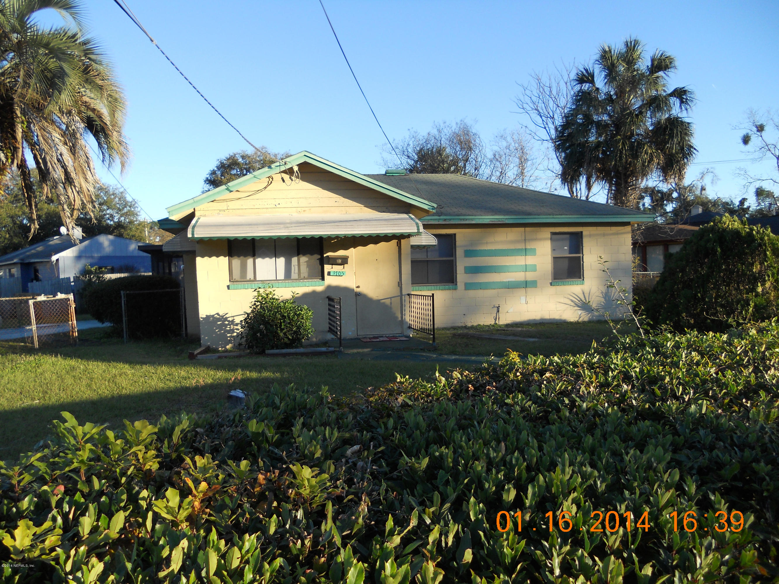 3705 Freeman Road Jacksonville, FL 32207 - Photo 1 of 2 a front view of a house with garden