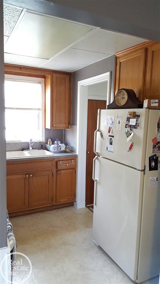 25196 Hayes Road Roseville, MI 48066 - Photo 10 of 15 31321208-9.JPG