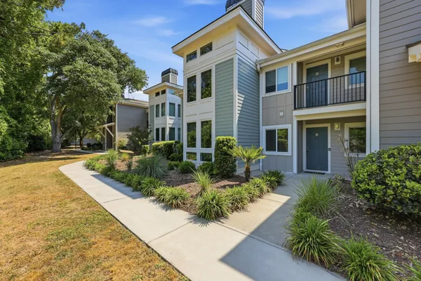 $2,600 | 264 Alexandra Drive, Unit 13, Mount Pleasant, SC 29464
