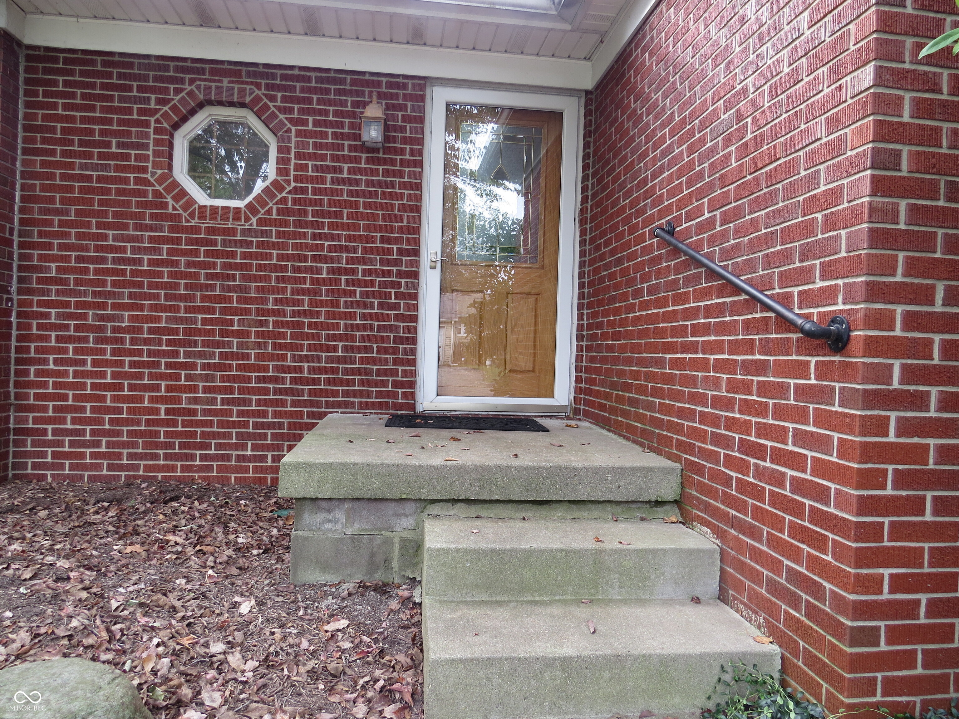 2250 Sycamore Street Columbus, IN 47201 - Photo 4 of 59