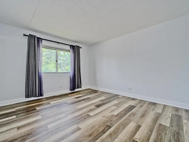 $2,300 | 3849 North Parkway Drive, Unit 2A, Northbrook, IL 60062